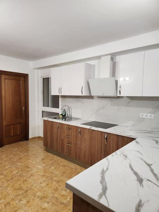 Lujoso Apartamento Vacacional Apartment Carrizal Exterior photo